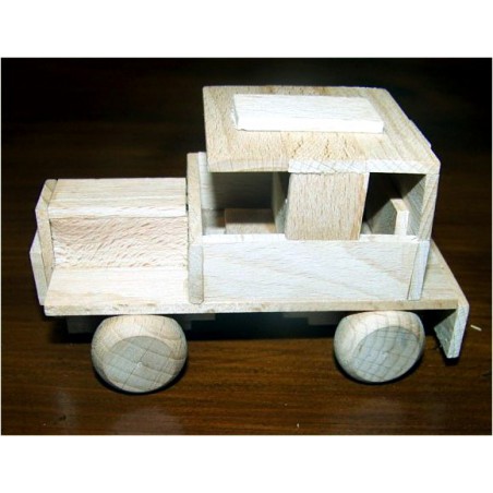 dřevěný materiál - osobní auto